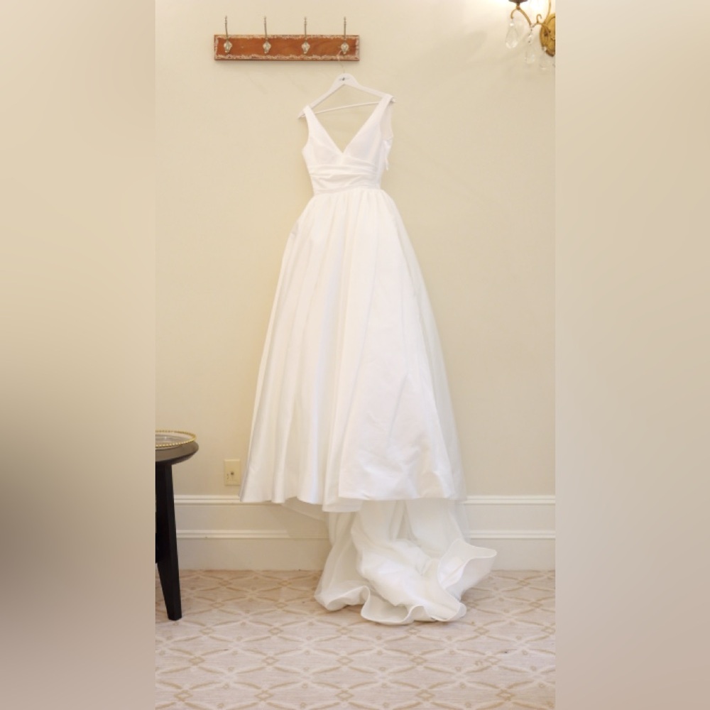 Elegant White Wedding Dress